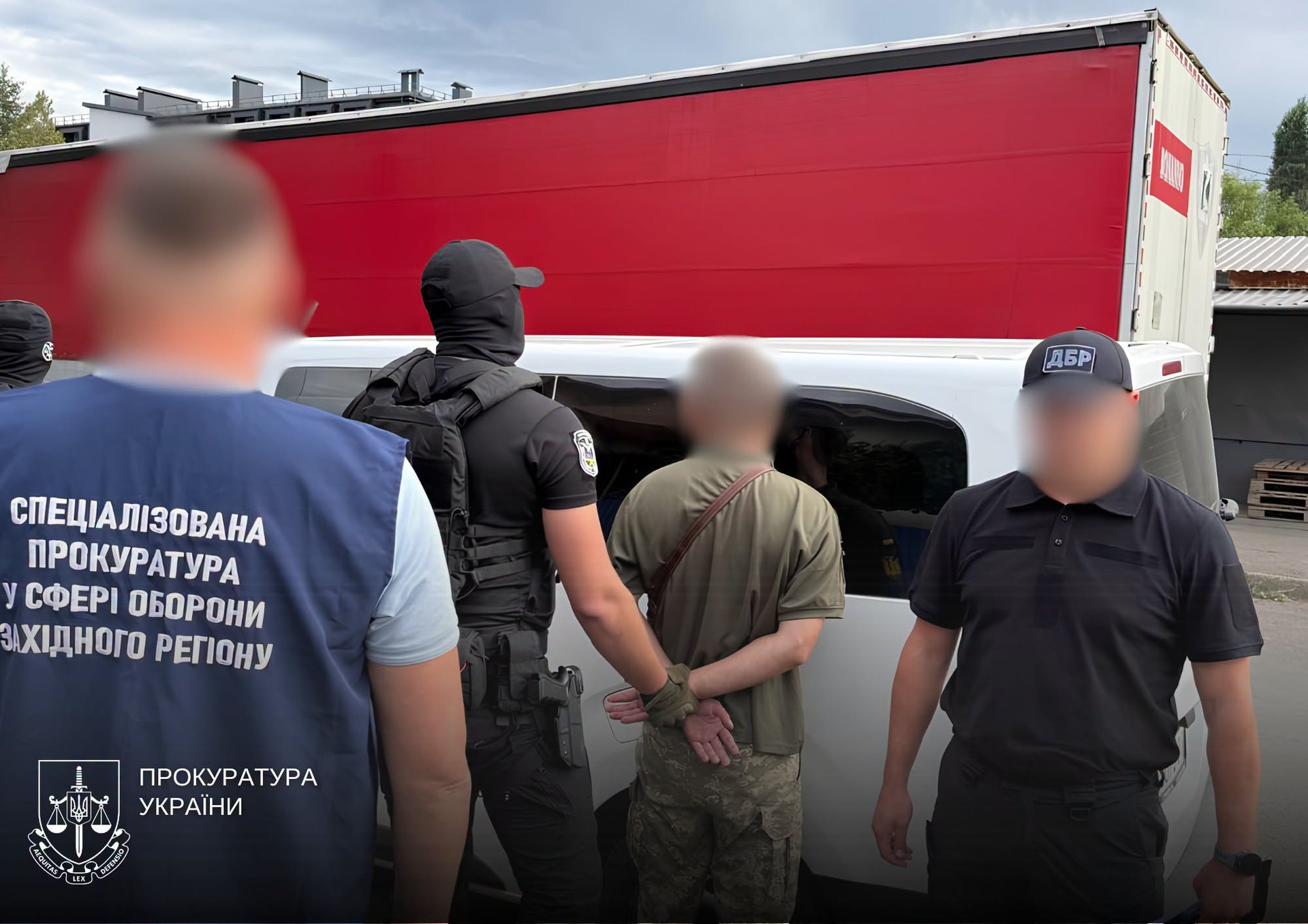 Закарпаття: Військовослужбовця ТЦК викрили на гарячому під час отримання хабаря 2