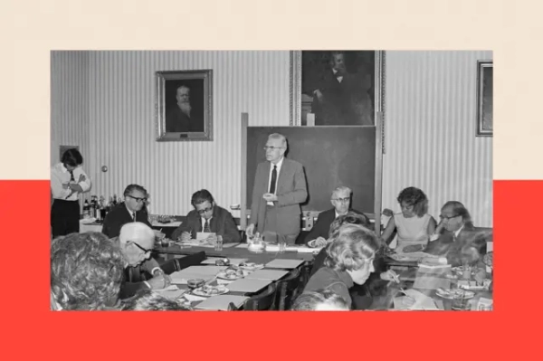 Суперечки навколо аутизму: чи справді його діагностують надмірно? 6 Архівне фото: психіатр Ганс Аспергер виступає серед учених