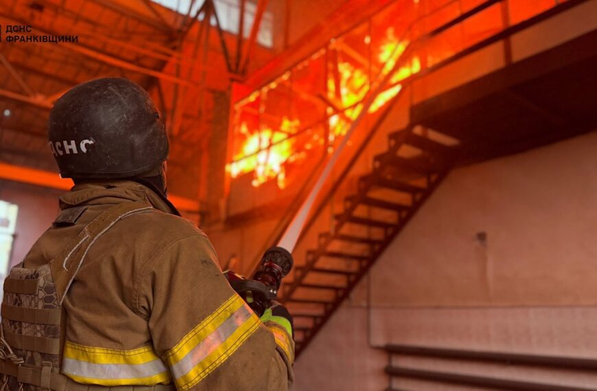 Ексклюзивні новини України 51 Рятувальники в Івано-Франківську: блискавична ліквідація наслідків атаки “шахедів”