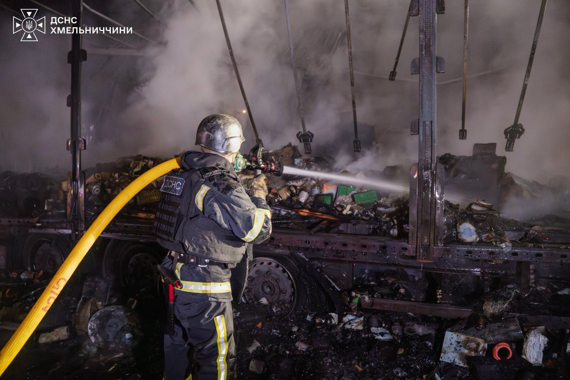 Як рятувальники Хмельниччини долають наслідки російських атак 10