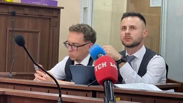 Адвокати Мудрої Артем Крикун-Труш та Вʼячеслав Коломійчук під час засідання 2 вересня 2026 року