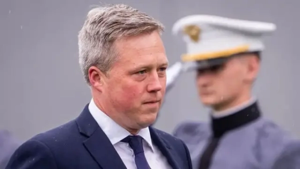 Міністр армії США подає у відставку після передачі Зеленському мирного плану