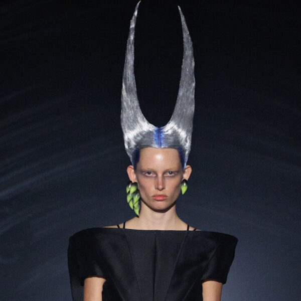 Alexander McQueen 2001: феєричне повернення культових образів