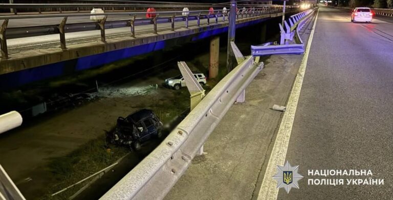Шокуюча ДТП у Києві: водій не впорався з керуванням та загинув, зірвавшись з мосту 16