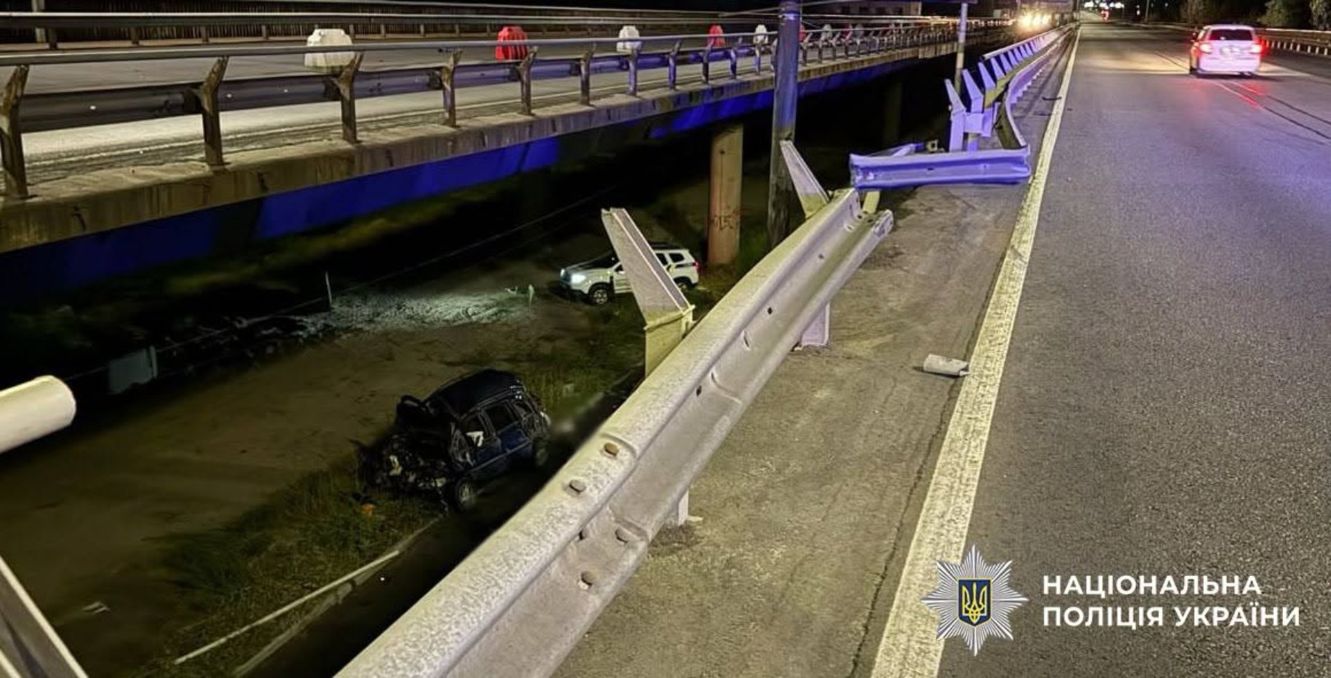 Шокуюча ДТП у Києві: водій не впорався з керуванням та загинув, зірвавшись з мосту 5