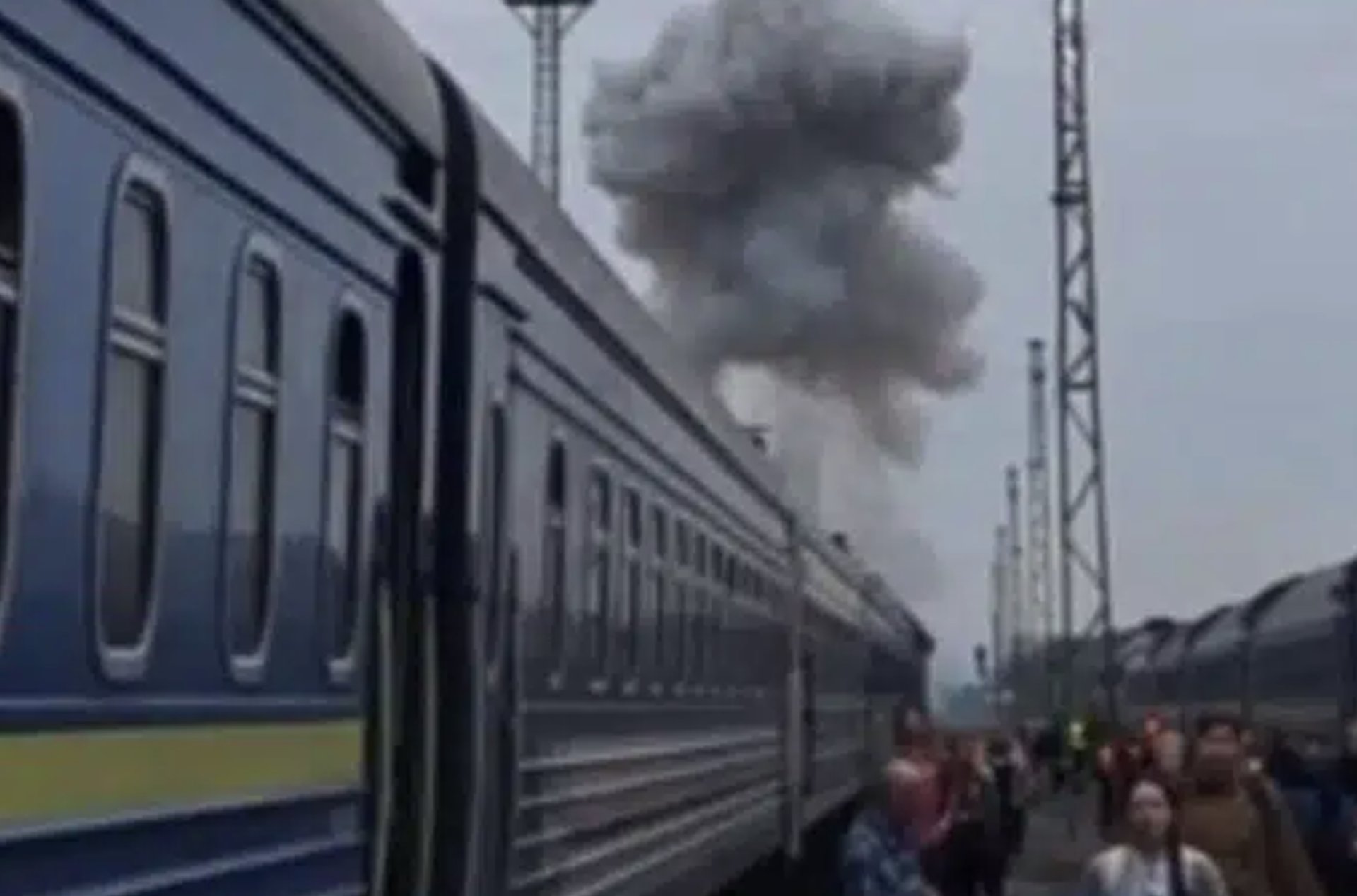 Атака дронів: Поїзд Джонсона та європейських лідерів терміново евакуювали 2