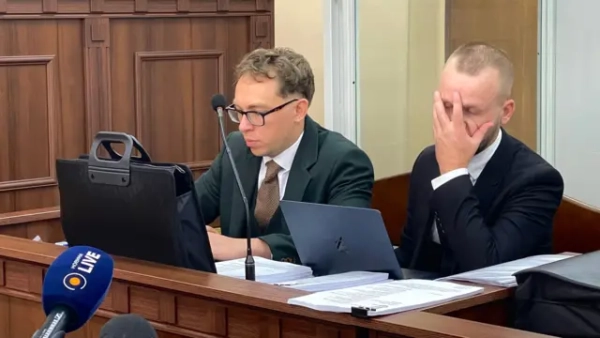 Адвокати Мудрої Артем Крикун-Труш та Павло гончаренко під час судового засідання 1 вересня 2026 року