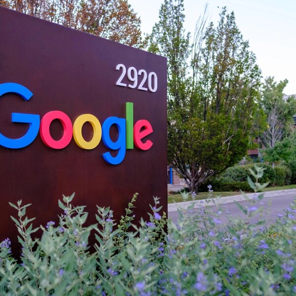 Проєкт Suncatcher: Як Google тестуватиме ШІ-чипи в космосі за допомогою супутника