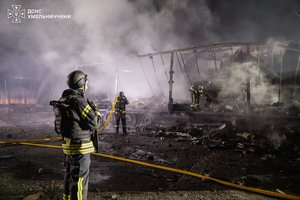 Як рятувальники Хмельниччини долають наслідки російських атак 13