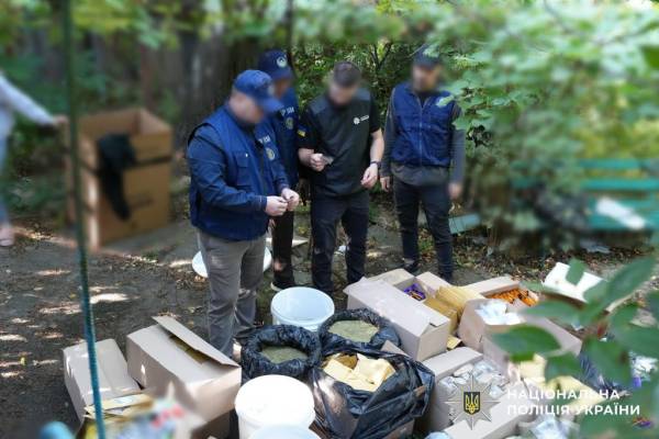 Поліція викрила мережу call-центрів, що вербували кур'єрів для наркобізнесу 7