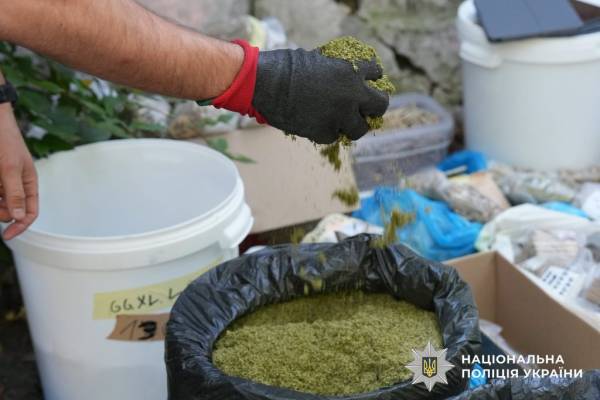 Поліція викрила мережу call-центрів, що вербували кур'єрів для наркобізнесу 8