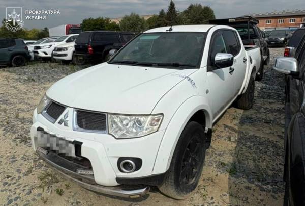 Автомобілі, які ввозили як гуманітарну допомогу