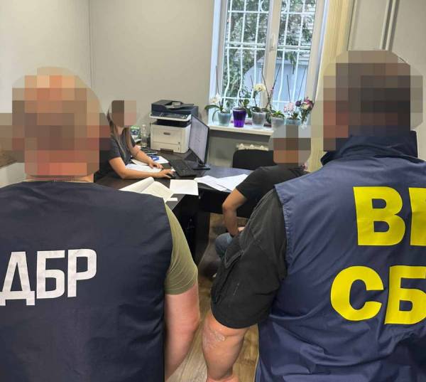 СБУшників на Закарпатті спіймали на “вантажівці” для ухилянтів зі Львівщини