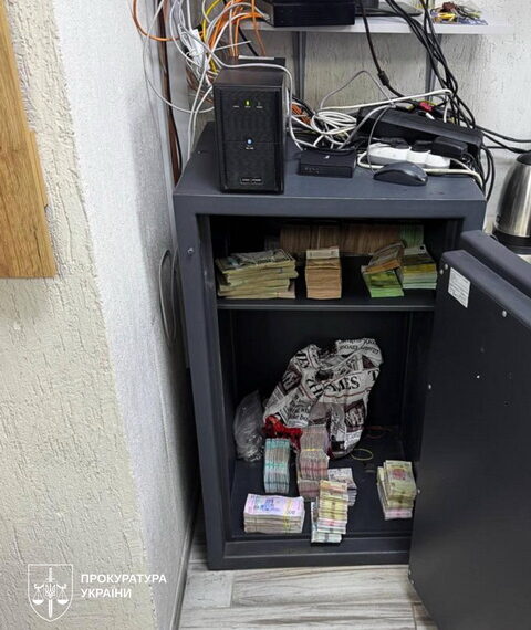 Ексклюзивні новини України 37 Правоохоронці ліквідували масштабний конвертцентр з оборотом 23,5 мільярда…