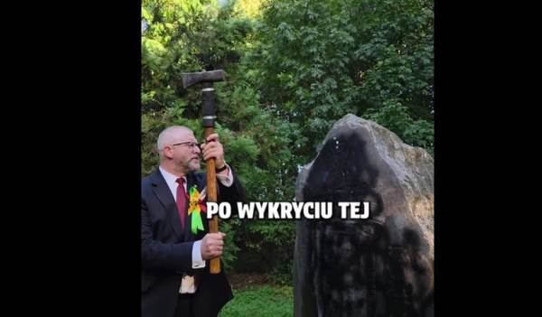 Польський політик похвалився, як нищив молотком пам’ятник УПА