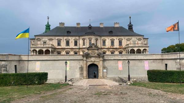 Підгорецький замок ожив завдяки скульптурам Людмили Давиденко