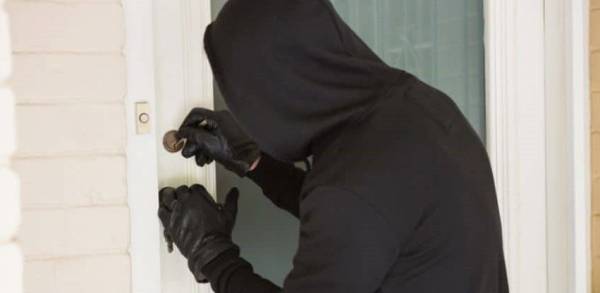 Двоє молодиків винесли з магазину в Радехові понад 23 тисячі гривень