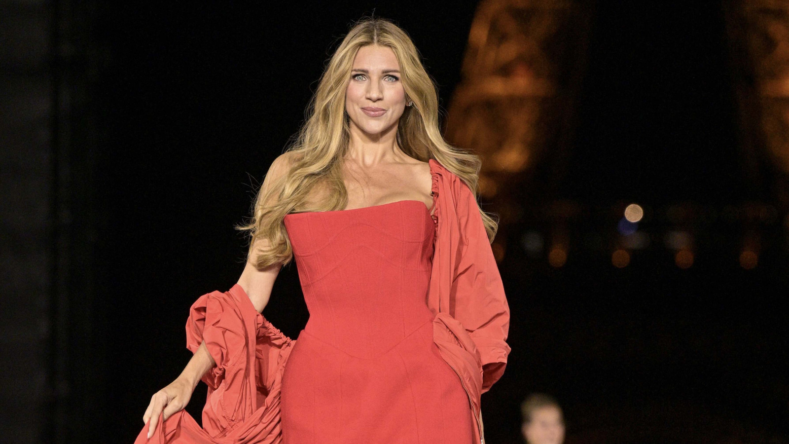 Катя Сільченко з'явилася на подіумі L'Oréal Paris у Парижі разом із зірками світового масштабу0