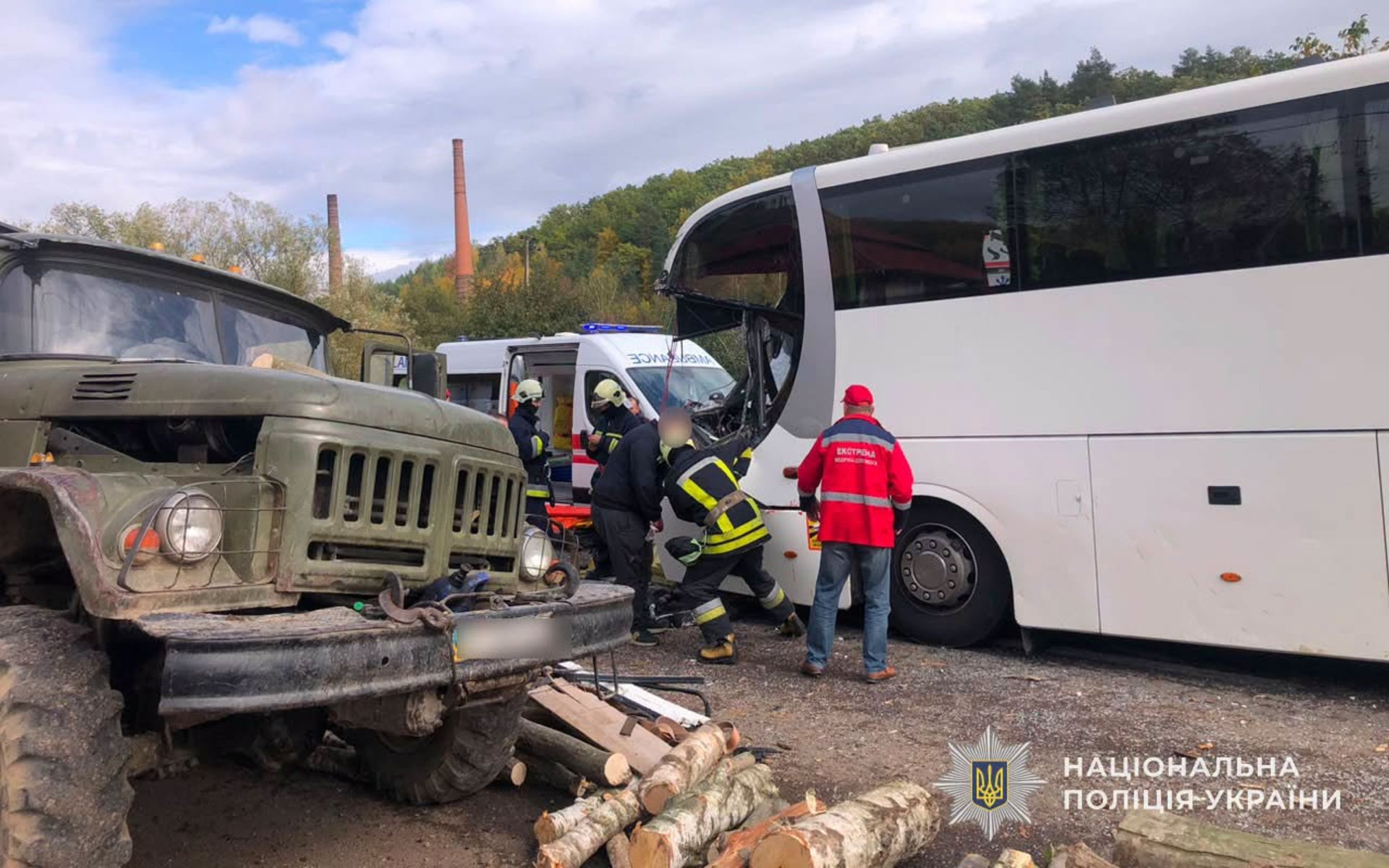 Жахлива аварія на Тернопільщині: автобус зіткнувся з вантажівкою 3