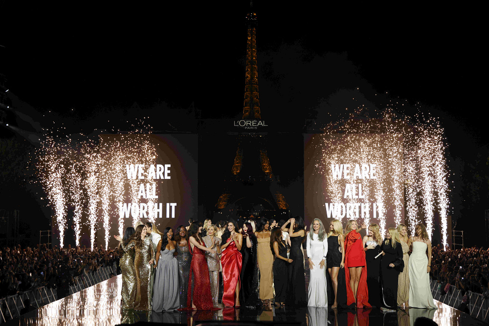 Катя Сільченко з'явилася на подіумі L'Oréal Paris у Парижі разом із зірками світового масштабу6