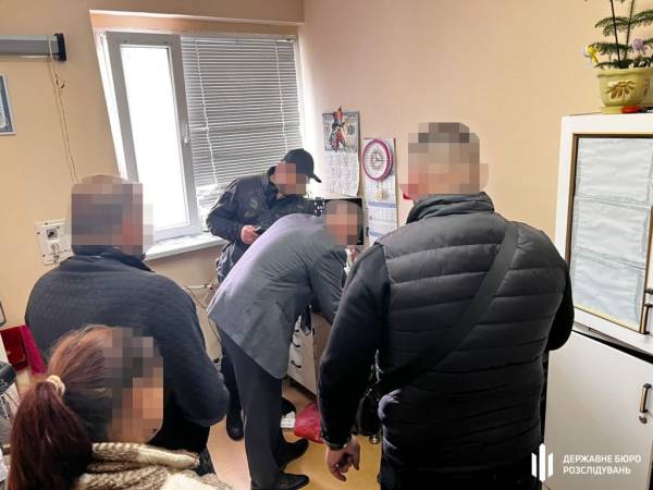 На Закарпатті за $6 тисяч продавав фіктивні довідки голова ВЛК 10