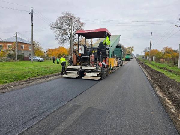 Ремонт доріг у Старому Яричеві на фінішній прямій